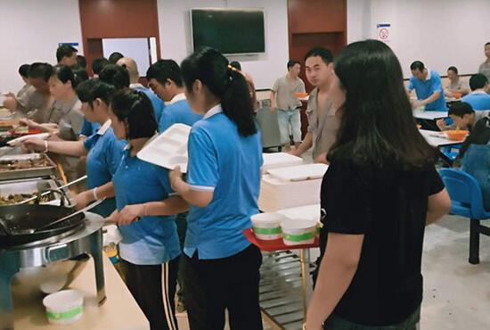 食堂承包公司不榨取員工伙食費靠什么賺錢(qián)？