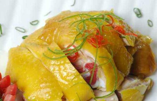 因不少單位學(xué)校食堂增加雞肉需求量導致價(jià)格上漲